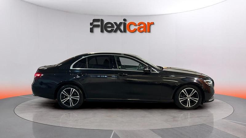 Usado Mercedes E220 194 CV (142 kW) 2021 Negro Berlina
