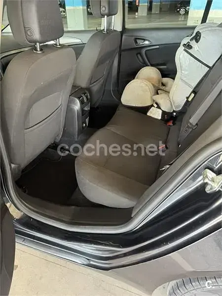 Usado Opel Insignia Cosmo 130 CV (95 kW) 2012 Negro Familiar