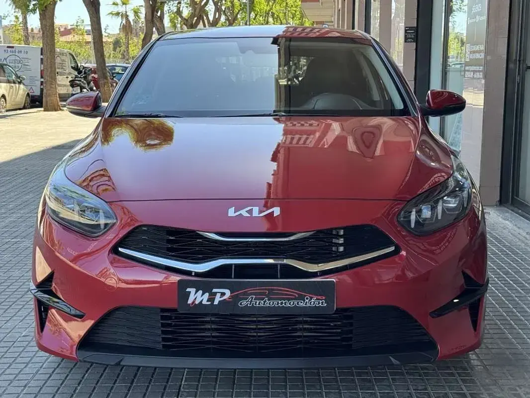 Usado Kia Ceed 120 CV (88 kW) 2022 Burdeos Utilitario