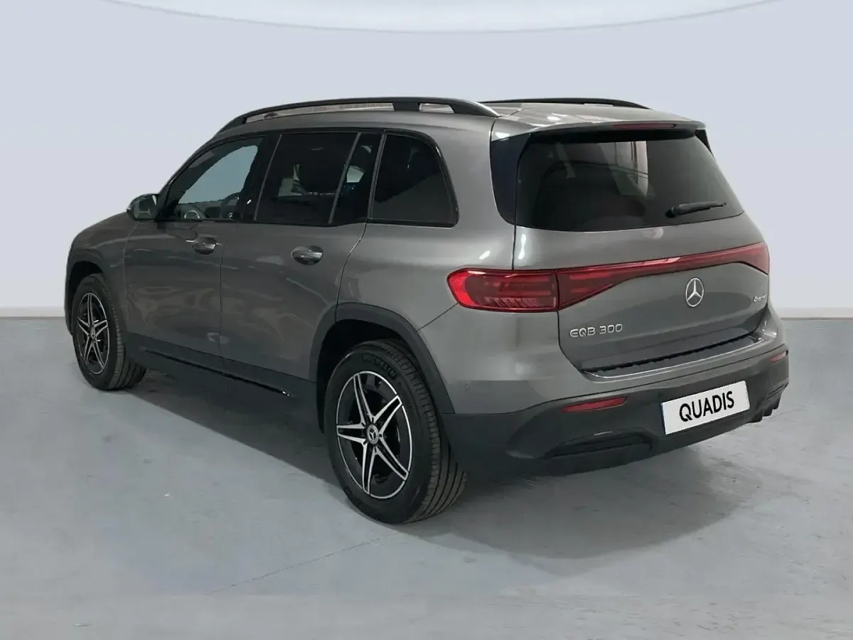 Usado Mercedes EQB300 167 kW (228 CV) 2025 Gris SUV