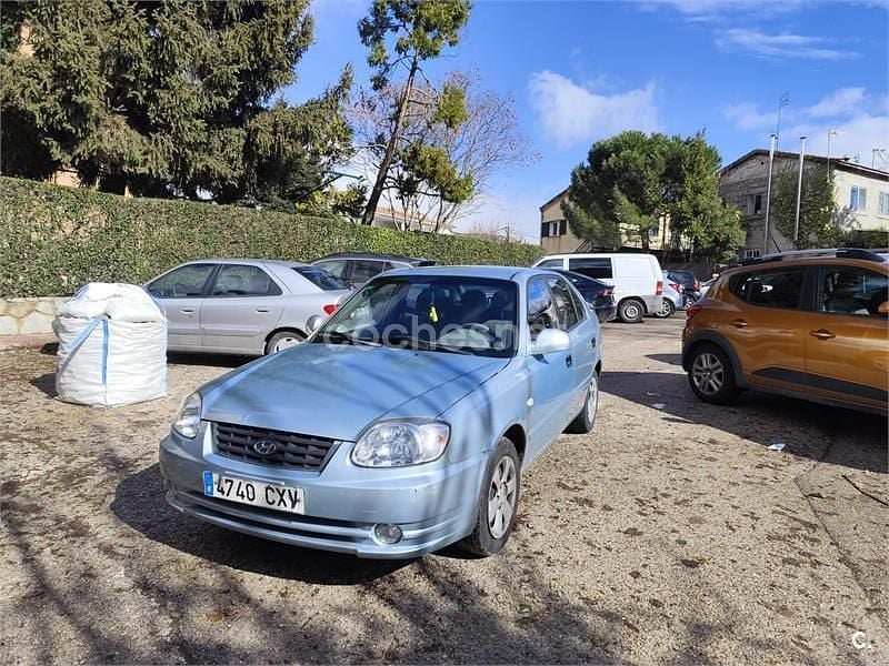 Usado Hyundai Accent 82 CV (60 kW) 2004 Azul Berlina