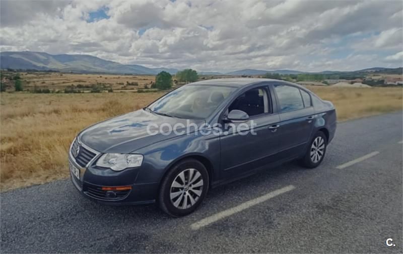 Usado VW Passat Edition 110 CV (80 kW) 2009 Gris / plata Berlina