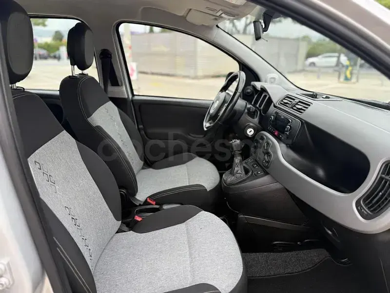 Usado Fiat Panda Lounge 69 CV (50 kW) 2018 Gris / plata Utilitario