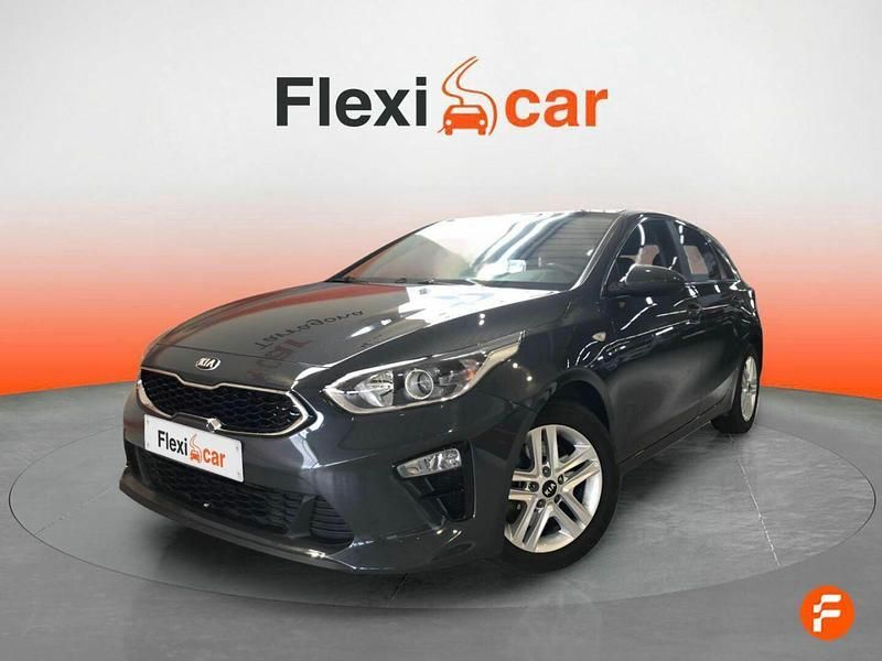Usado Kia Ceed 120 CV (88 kW) 2021 Negro Utilitario