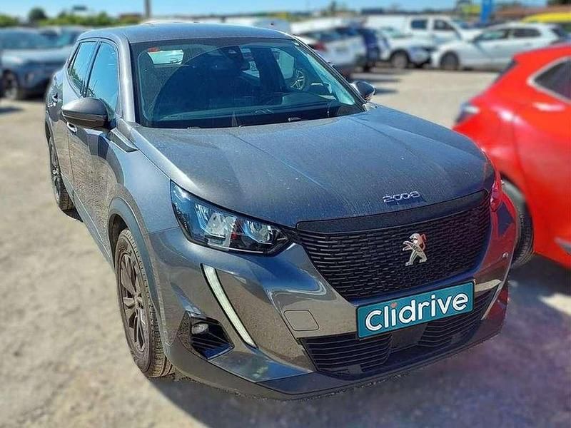 Usado Peugeot 2008 Active 110 CV (80 kW) 2021 Gris SUV