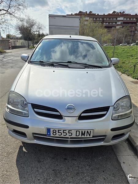 Usado Nissan Almera Tino Acenta 136 CV (100 kW) 2005 Gris / plata Monovolumen