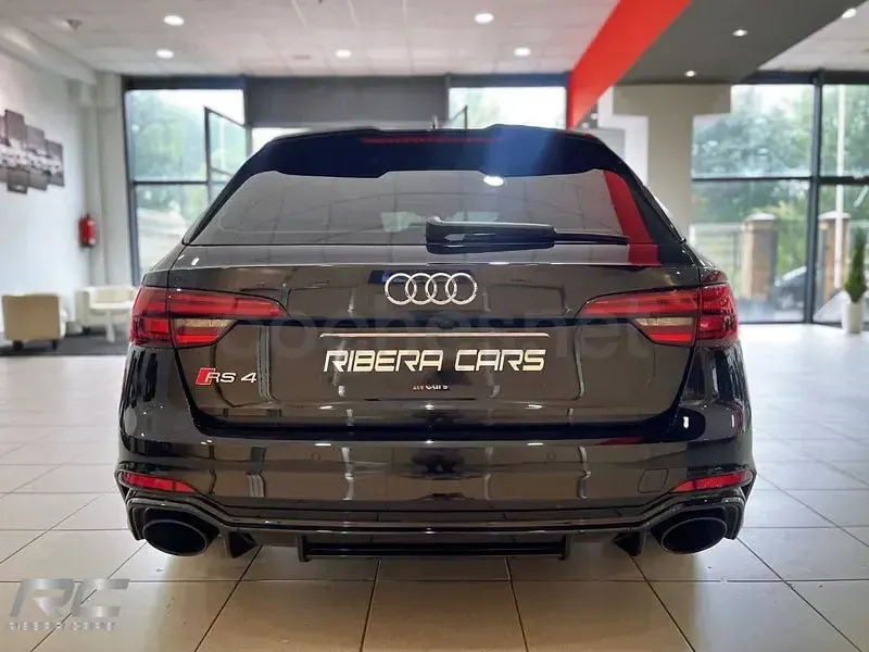Usado Audi RS4 Ambiente 450 CV (330 kW) 2018 Negro Familiar