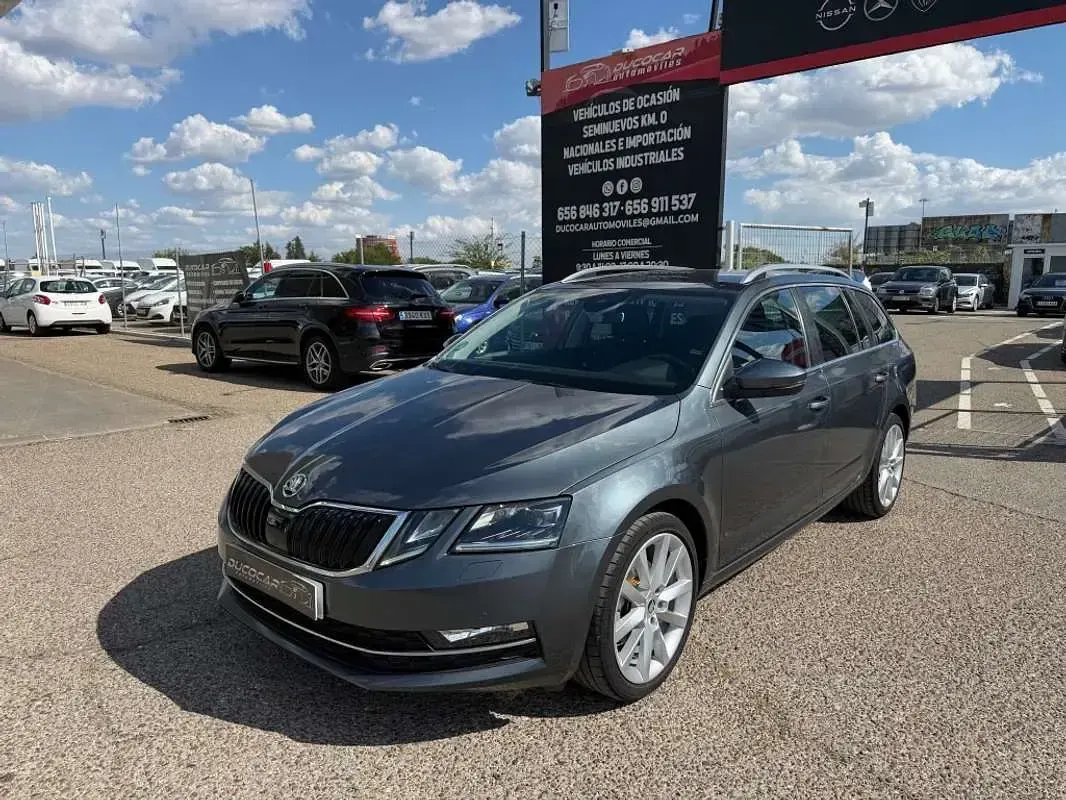 Usado Skoda Octavia Style 150 CV (110 kW) 2020 Gris Familiar