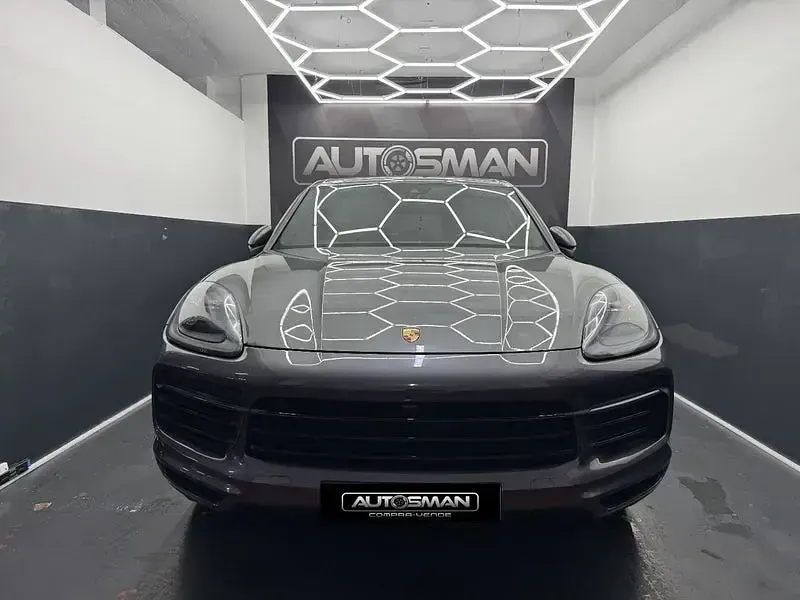 Usado Porsche Cayenne 462 CV (339 kW) 2020 Gris / plata SUV