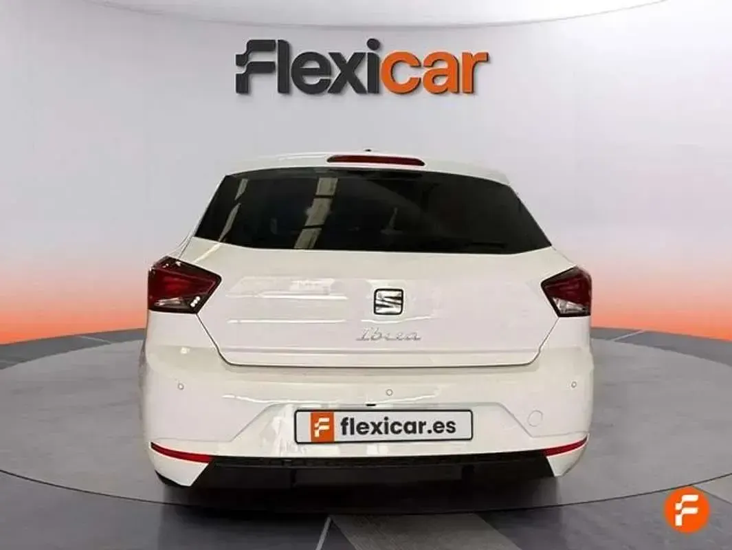 Usado Seat Ibiza 115 CV (84 kW) 2024 Blanco Utilitario