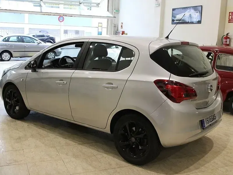 Usado Opel Corsa Selective 75 CV (55 kW) 2015 Gris / plata Utilitario