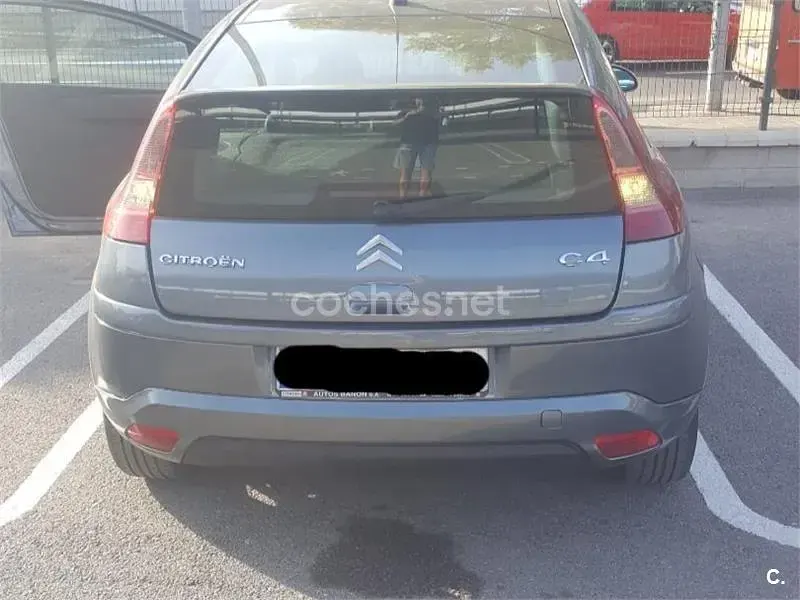 Usado Citroën C4 110 CV (80 kW) 2005 Gris / plata Berlina