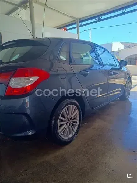 Usado Citroën C4 92 CV (67 kW) 2013 Azul Berlina