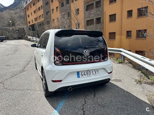 Usado VW up! high up! 90 CV (66 kW) 2018 Blanco Utilitario