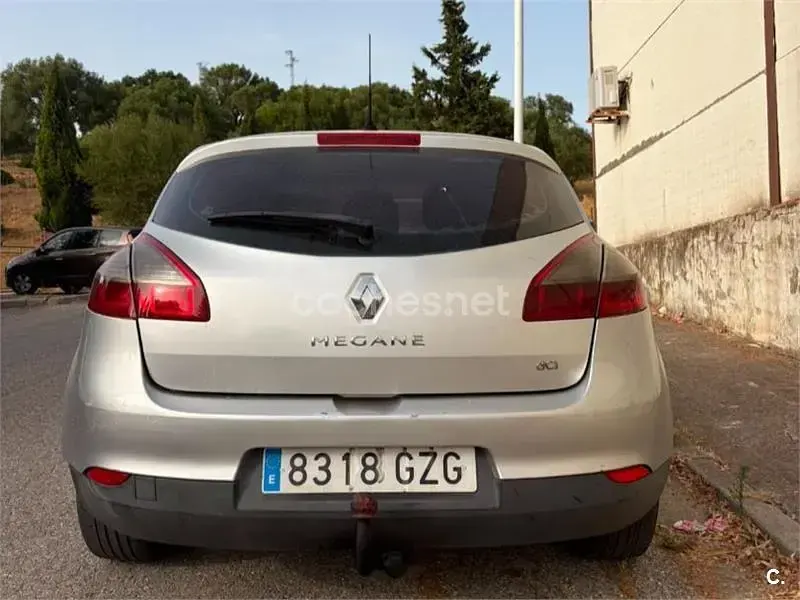 Usado Renault Mégane III Dynamique 105 CV (77 kW) 2010 Gris / plata Berlina