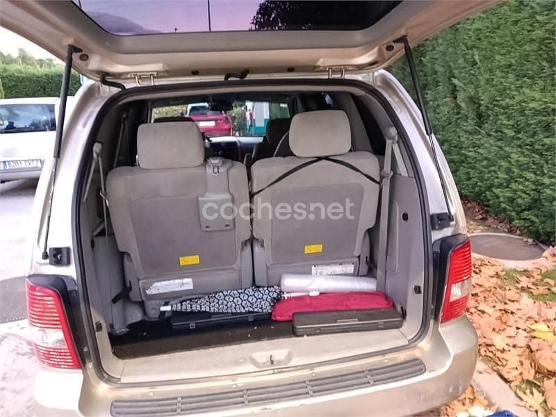 Usado Kia Carnival EX 144 CV (105 kW) 2006 Gris / plata Monovolumen