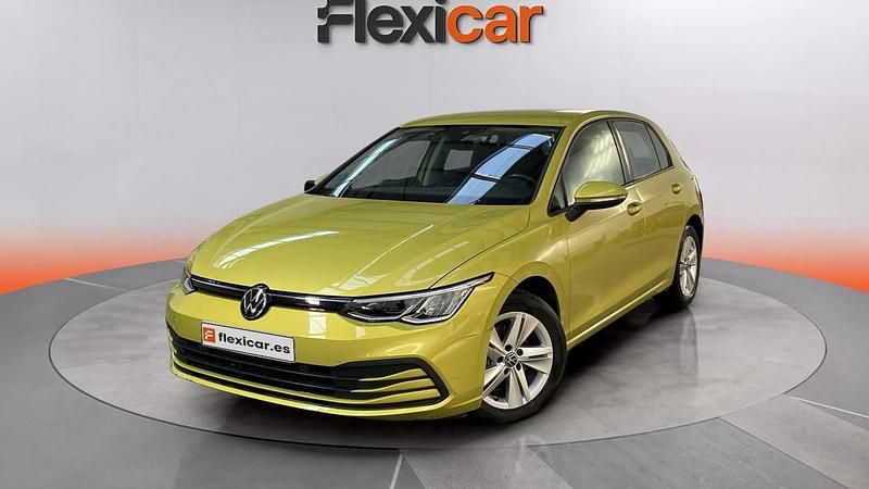 Usado VW Golf VIII Life 131 CV (96 kW) 2022 Amarillo Berlina