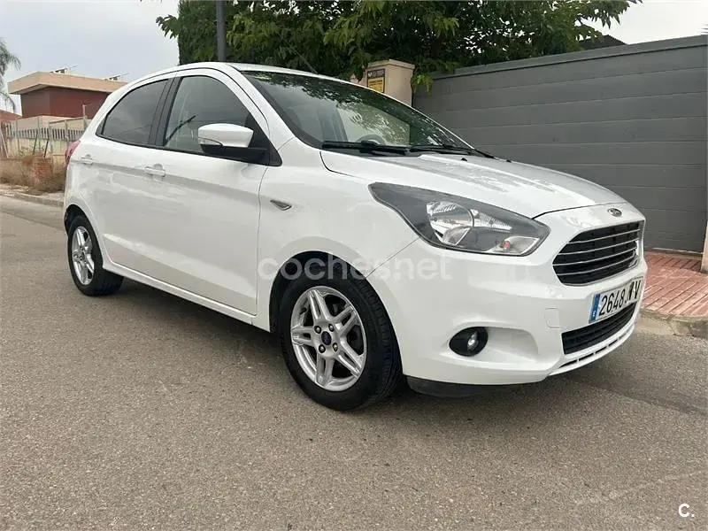 Usado Ford Ka Plus 85 CV (62 kW) 2017 Blanco Utilitario