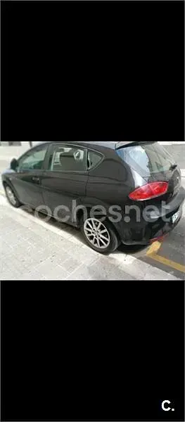 Usado Seat Leon Sport 105 CV (77 kW) 2010 Negro Utilitario