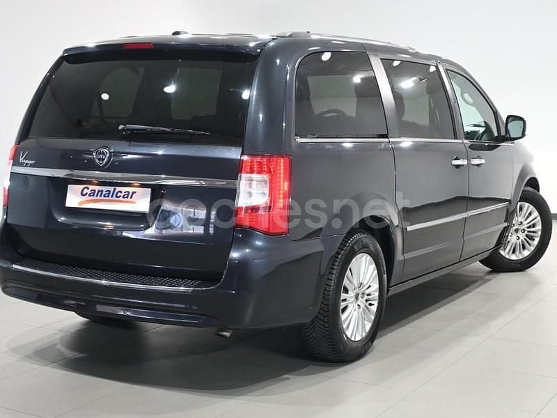 Usado Lancia Voyager Silver 177 CV (130 kW) 2014 Negro Monovolumen