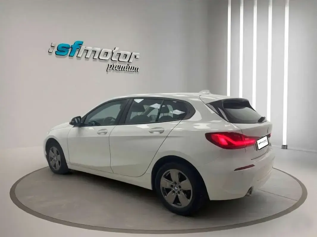 Usado BMW 116 116 CV (85 kW) 2022 Blanco Utilitario
