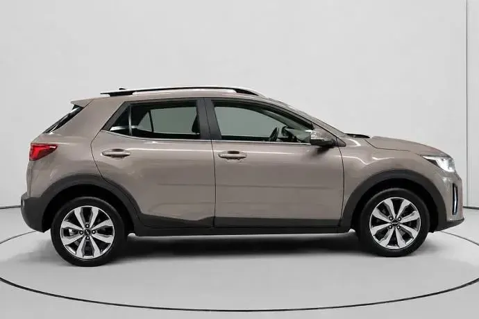 Usado Kia Stonic 120 CV (88 kW) 2023 Verde SUV
