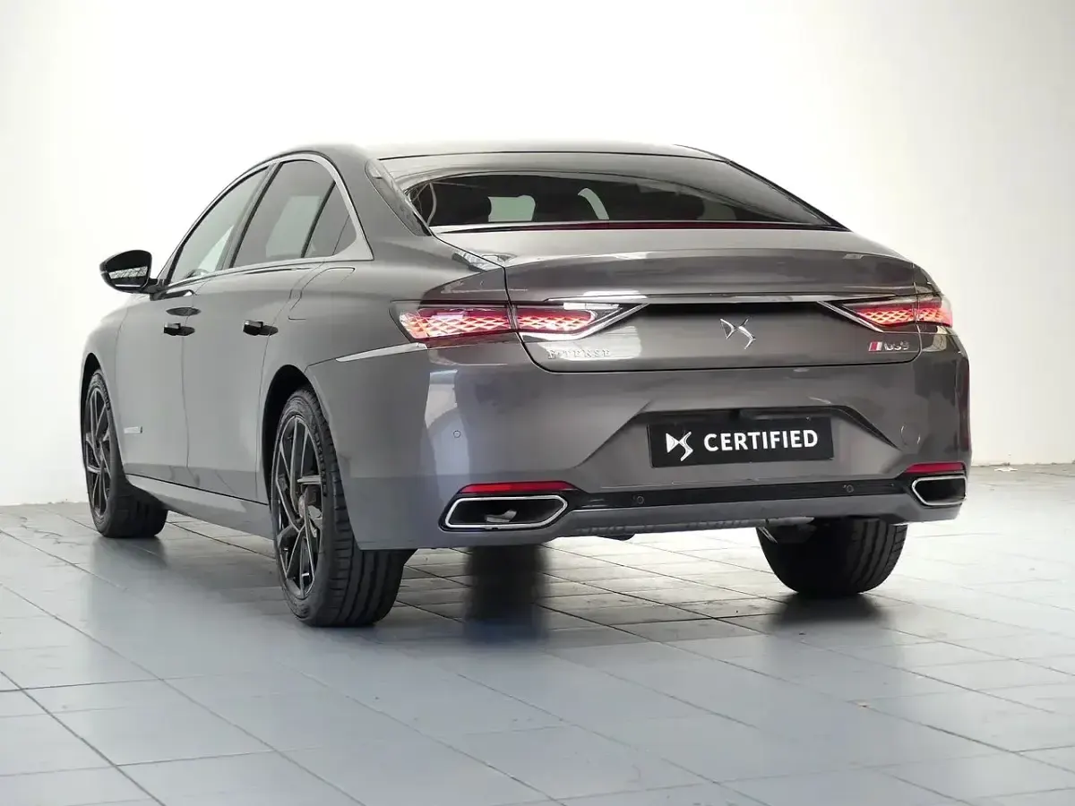 Usado DS Automobiles DS9 Performance Line Plus 250 CV (183 kW) 2023 Gris Berlina