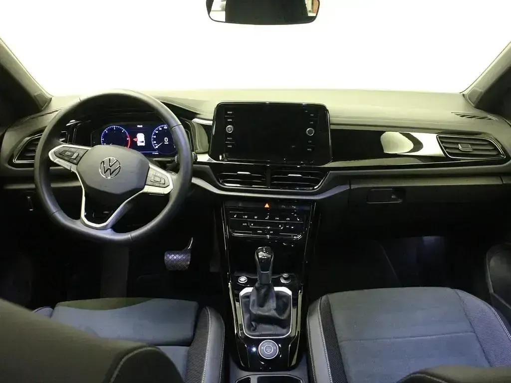 Usado VW T-Roc 150 CV (110 kW) 2025 Negro SUV