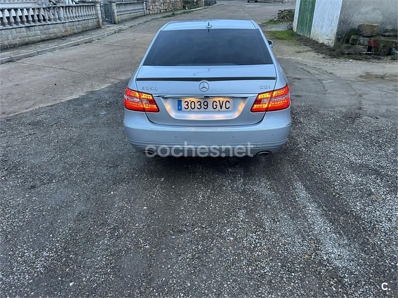 Usado Mercedes E350 Avantgarde 211 CV (155 kW) 2009 Gris / plata Berlina