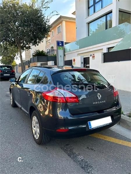 Usado Renault Mégane Life 115 CV (84 kW) 2014 Gris / plata Berlina