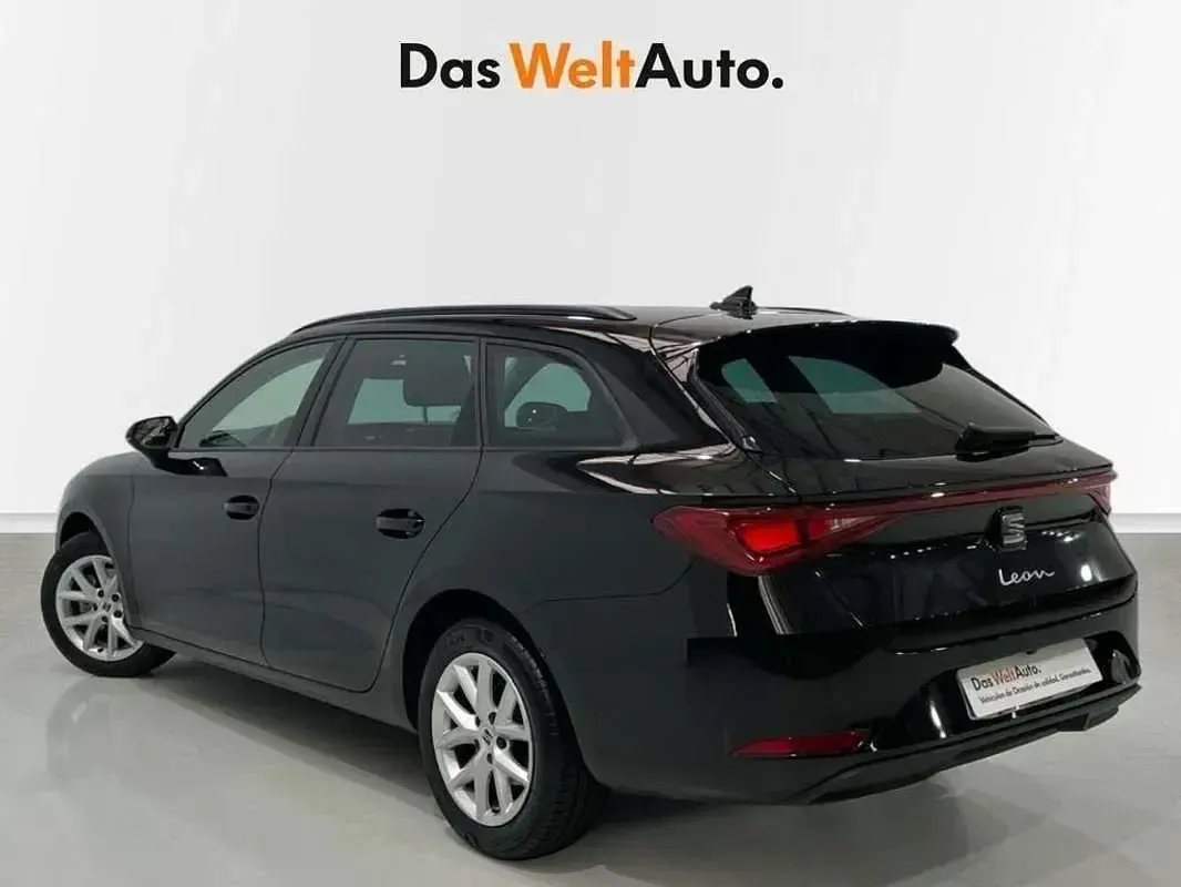 Usado Seat Leon ST Style 131 CV (96 kW) 2022 Negro Familiar