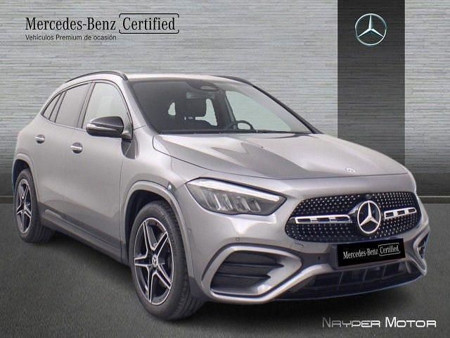 Usado Mercedes GLA200 AMG line 150 CV (110 kW) 2025 Gris / plata SUV