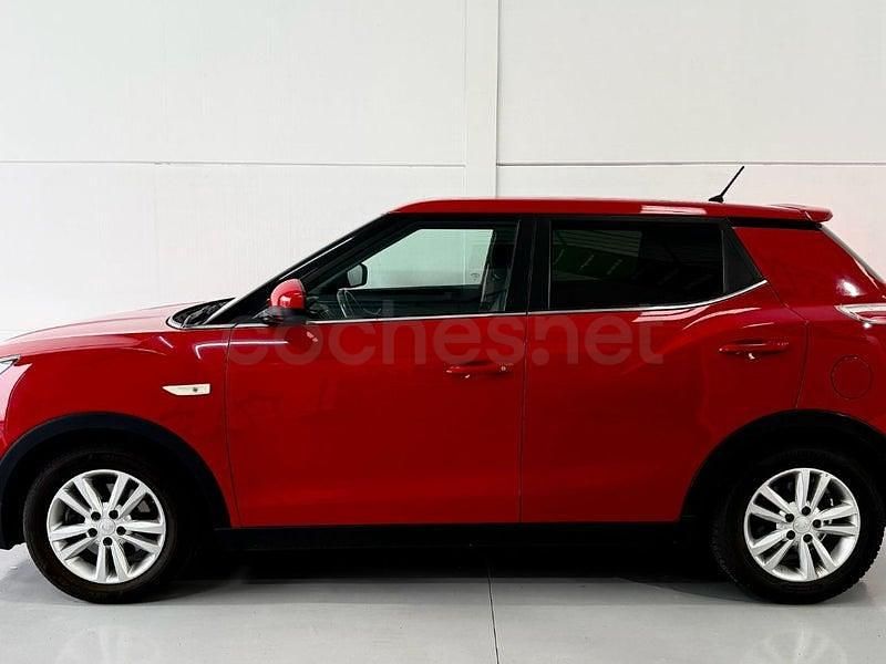 Usado Ssangyong (KGM) Tivoli 115 CV (84 kW) 2017 Rojo SUV
