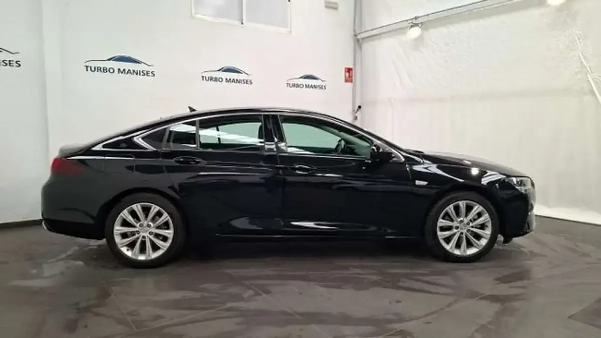 Usado Opel Insignia Business Elegance 170 HP (125 kW) 2021 Preto Sedan