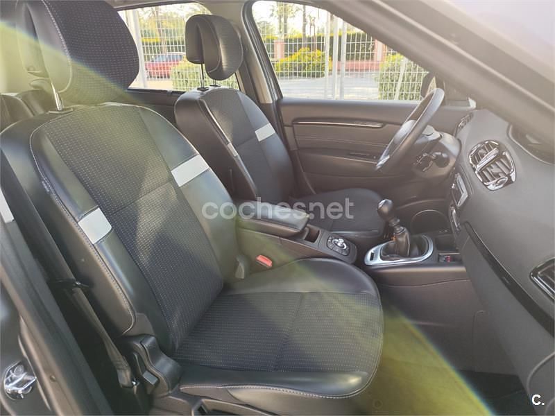 Usado Renault Scénic III Business 110 CV (80 kW) 2012 Beige Monovolumen