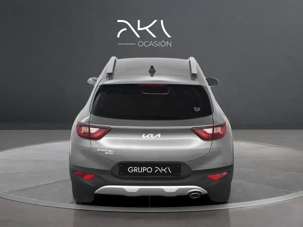 Usado Kia Stonic 100 CV (73 kW) 2025 Gris SUV