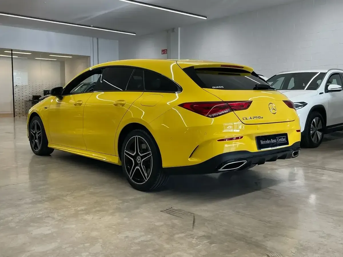 Usado Mercedes CLA250e 218 CV (160 kW) 2021 Amarillo Berlina