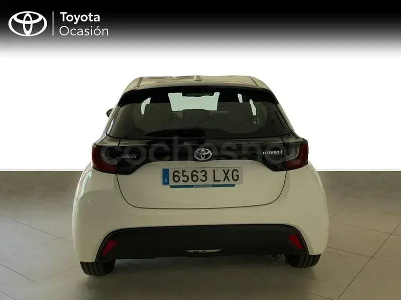 Usado Toyota Yaris Hybrid Business Edition 116 CV (85 kW) 2022 Blanco Berlina
