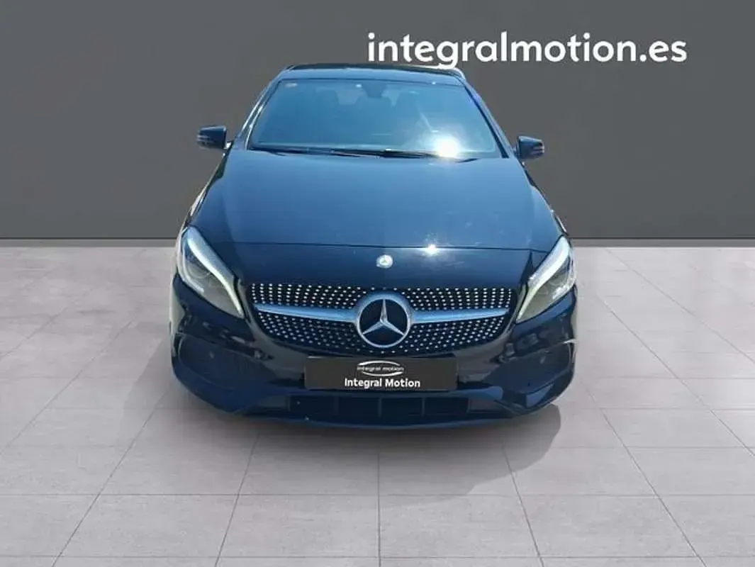 Usado Mercedes A200 AMG line 136 CV (100 kW) 2015 Negro Utilitario