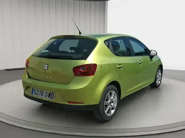 Begagnad Seat Ibiza Style 90 HK (66 kW) 2010 Gul Sedan