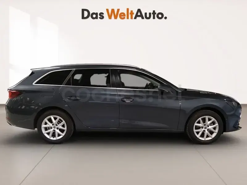 Usado Seat Leon Style 116 CV (85 kW) 2025 Gris / plata Familiar