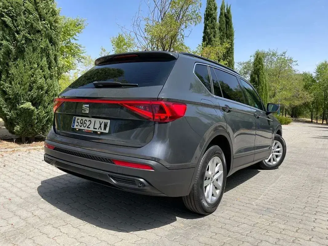 Usado Seat Tarraco Style 150 CV (110 kW) 2022 Gris / plata SUV