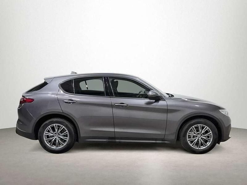 Usado Alfa Romeo Stelvio Super 162 CV (119 kW) 2022 Gris SUV