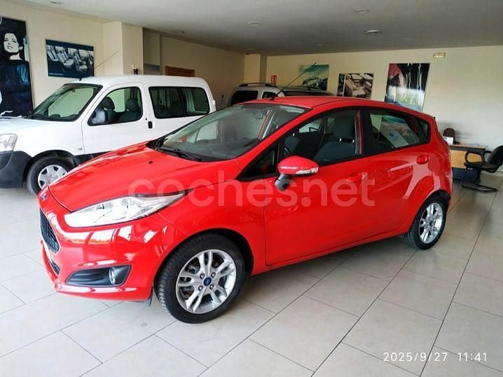 Rojo Usado 2016 Ford Fiesta Trend Utilitario | 10.500 € (Un poco caro) - Imagen 1/4