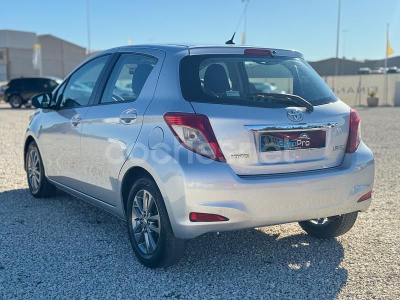 Usado Toyota Yaris Active 90 CV (66 kW) 2012 Gris / plata Utilitario