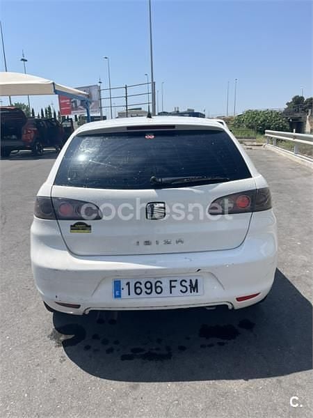 Usado Seat Ibiza Reference 100 CV (73 kW) 2007 Blanco Utilitario