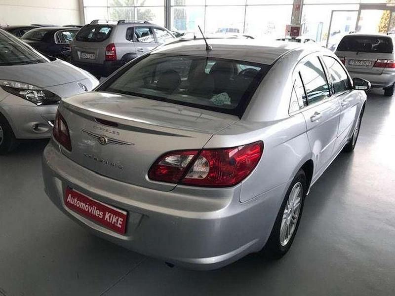 Usado Chrysler Sebring 140 CV (102 kW) 2007 Gris Berlina