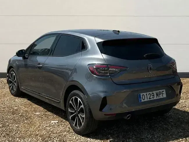 Usado Renault Clio Techno 90 CV (66 kW) 2024 Gris Utilitario