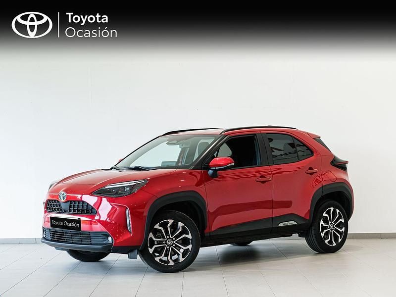 Rojo Usado 2021 Toyota Yaris Hybrid Active SUV | 24.450 € (Un poco caro) - Imagen 1/4