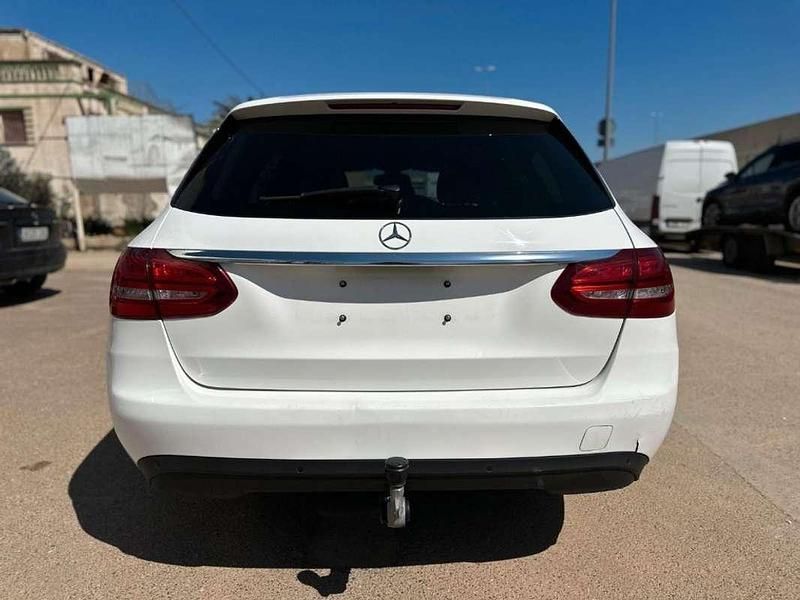 Usado Mercedes C200 Elegance 136 CV (100 kW) 2014 Blanco Familiar